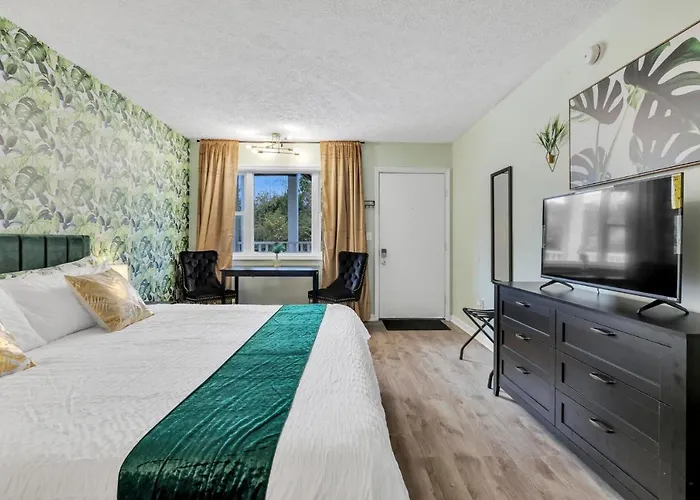 Beachside Boutique Suite 6